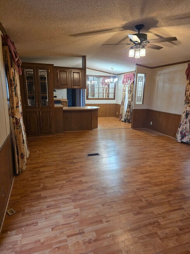 Photo - 144 Matthews St