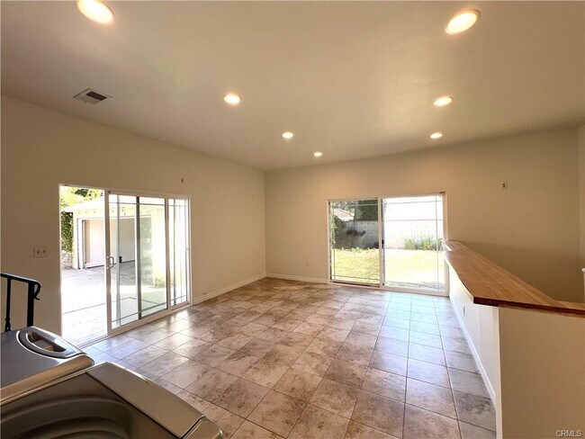 Photo - 8322 Regis Way