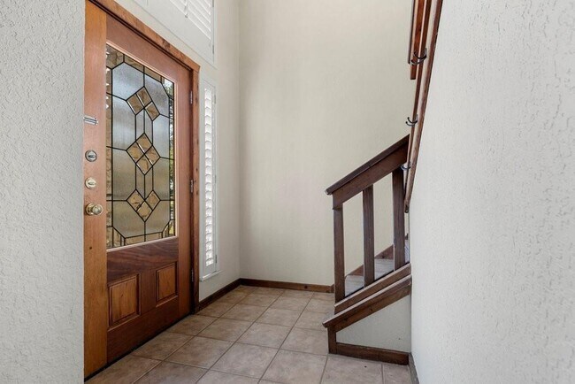 Photo - 108 Courtside Cir