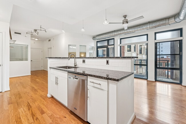 Building Photo - 1390 Kenyon St NW Unit 416