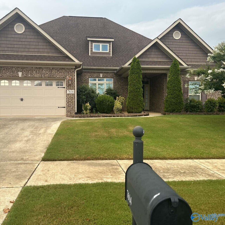 Photo - 7614 Stillhaven Ct SE House