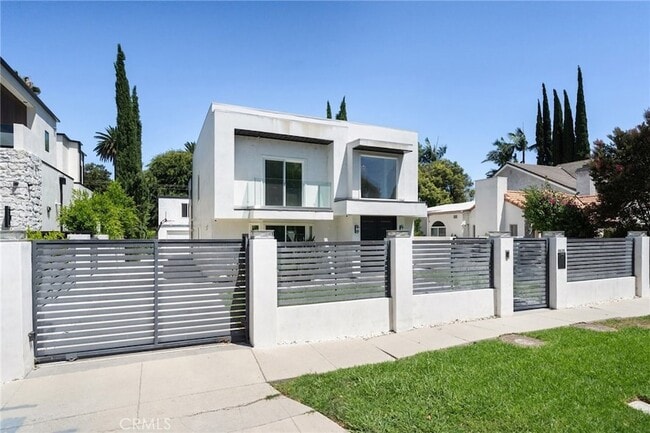 Building Photo - 4630 Cedros Ave