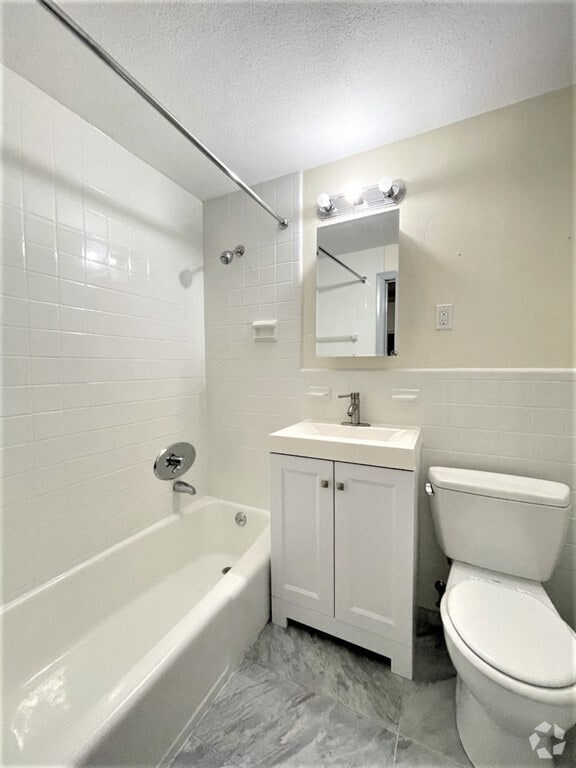 Building Photo - 23 Burlington St Unit 2 Rental
