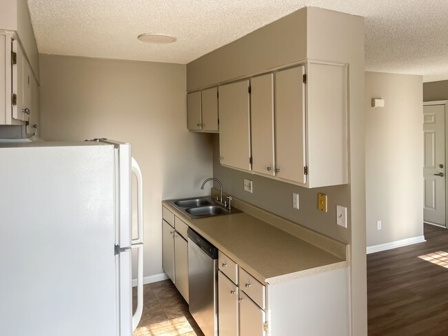 Turnberry Square Apartments