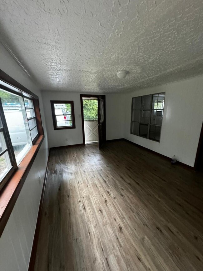 Photo - 106 Slater Ln