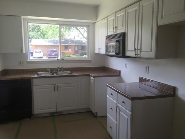 Photo - 4976 Labelle Dr