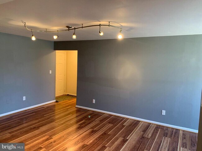 Photo - 2 Normandy Square Ct Unit D