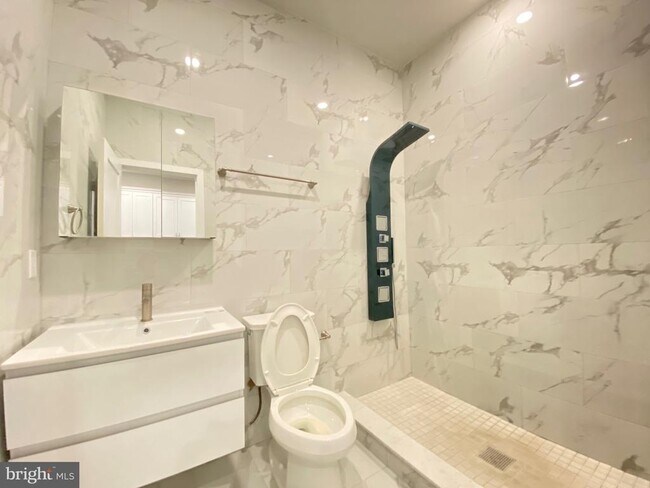 Photo - 1 W Main St Unit 903