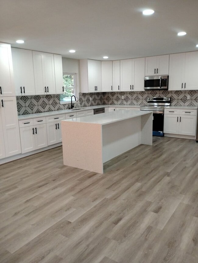 Photo - Upgraded 4 Bedroom in Deland - Available Now!