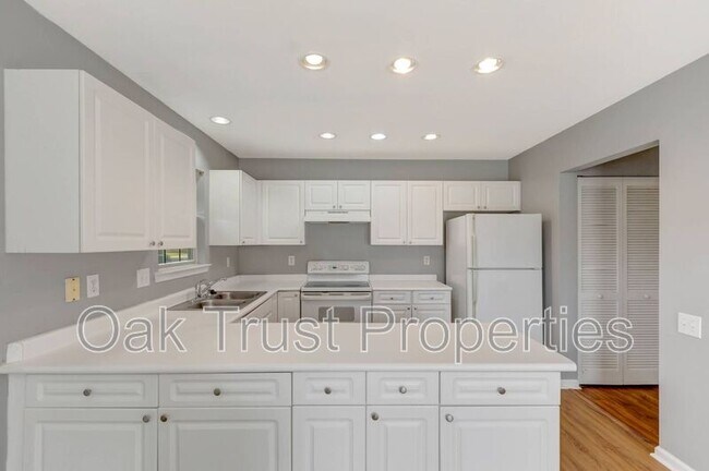 Photo - 4834 Habersham Ln