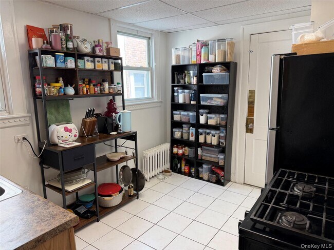 527 W Beech St Unit 1