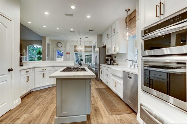 Photo - 5523 Island Breeze Dr