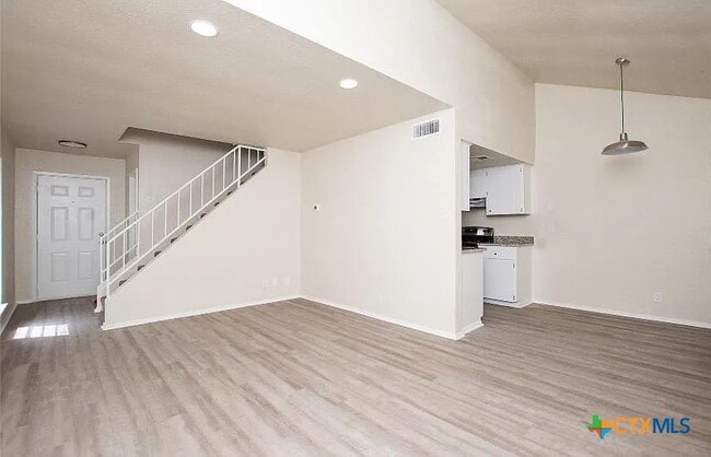 Building Photo - 2410 Patrick Henry St Rental