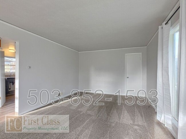 Photo - 5325 SE Reedway St