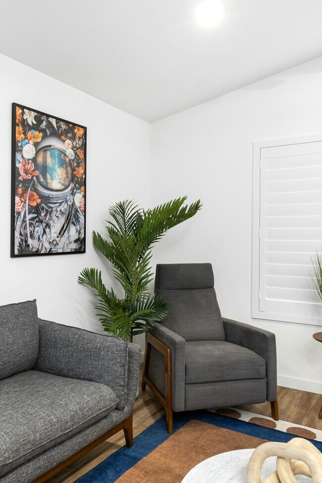 663 S Tulip St Unidad 1
