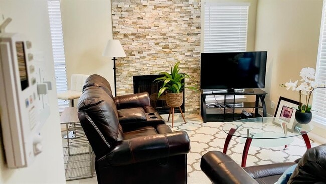 Photo - 2902 Cole St Unidad 311