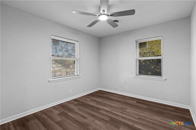 Photo - 1302 Metropolitan Dr