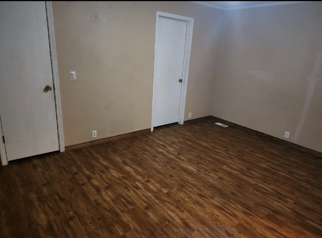 Photo - 1608 State High 75N