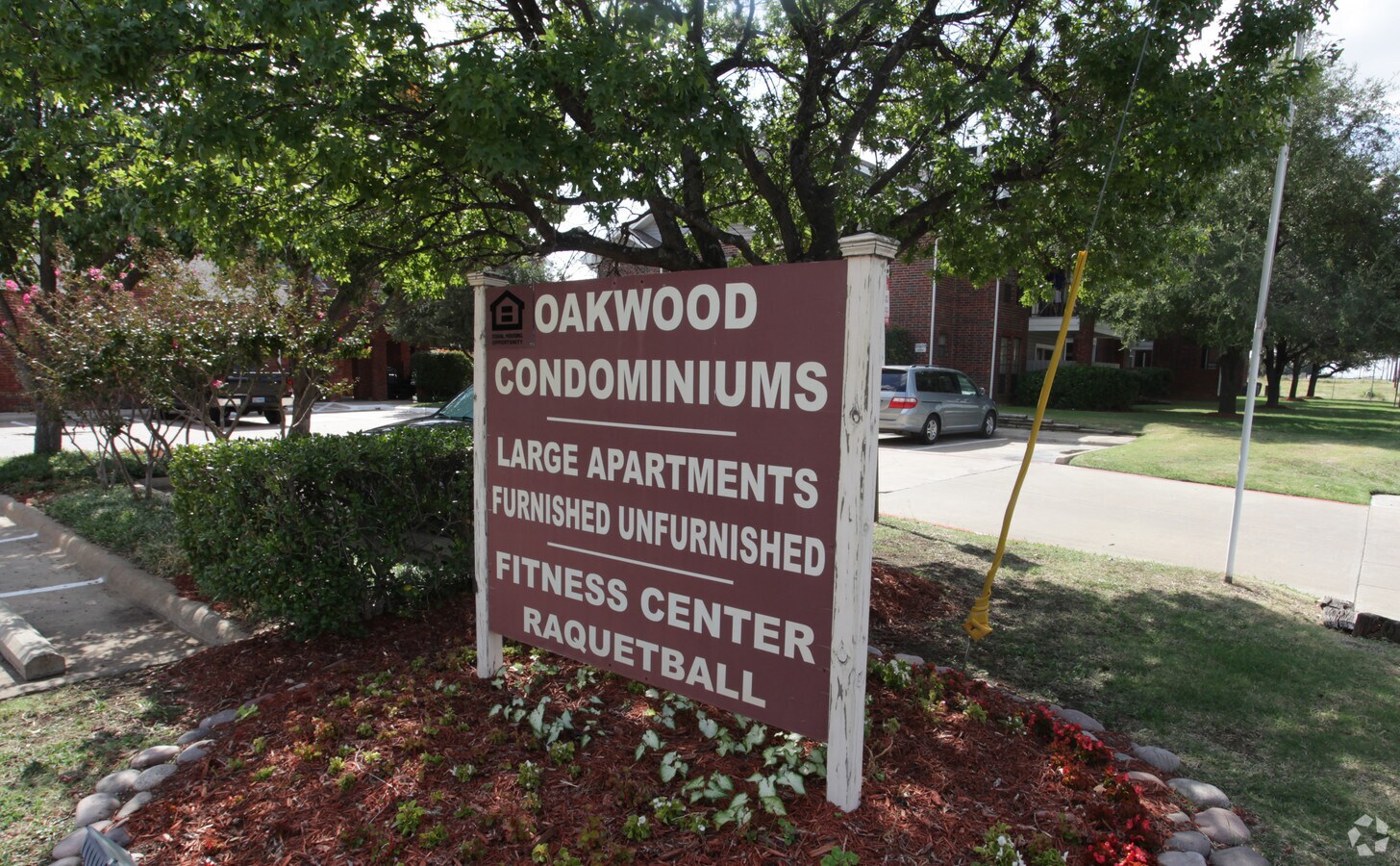 Oakwood Condo Apts Bedford, TX