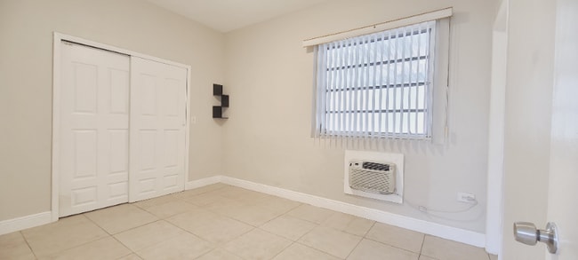 Photo - 567 E 11th St Unidad A Rental