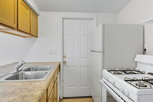 Photo - 1662 N Beverly Ave