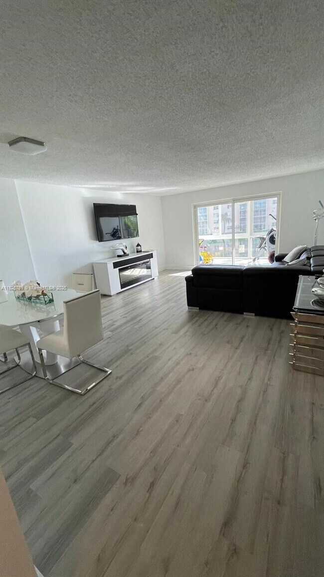 Photo - 311 SE 3rd St Condo Unit 206