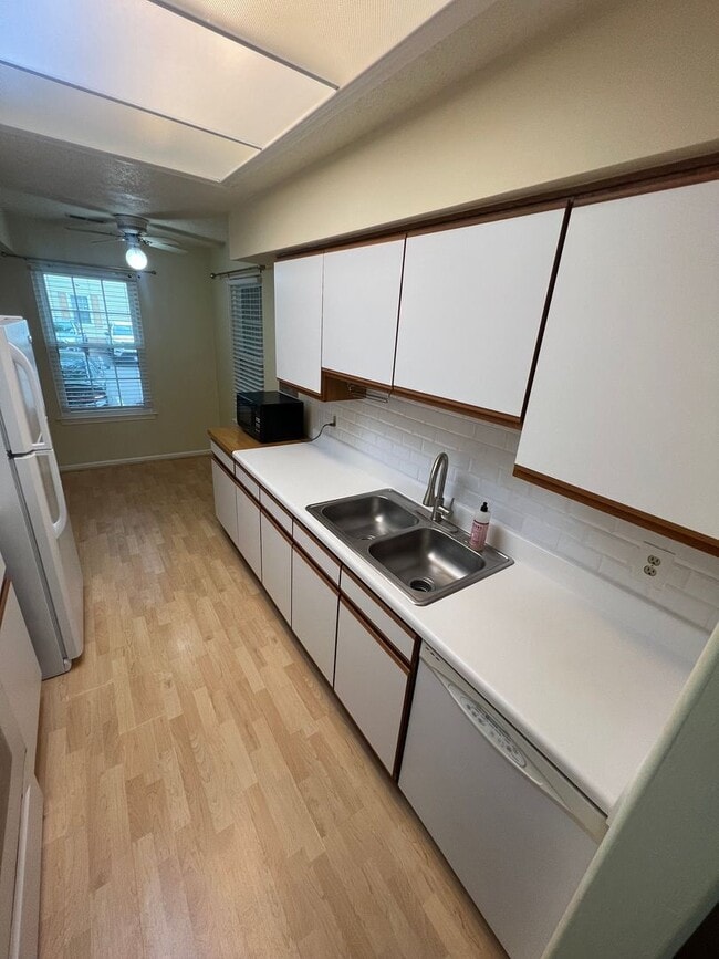 Photo - 833 Gas Light Ln