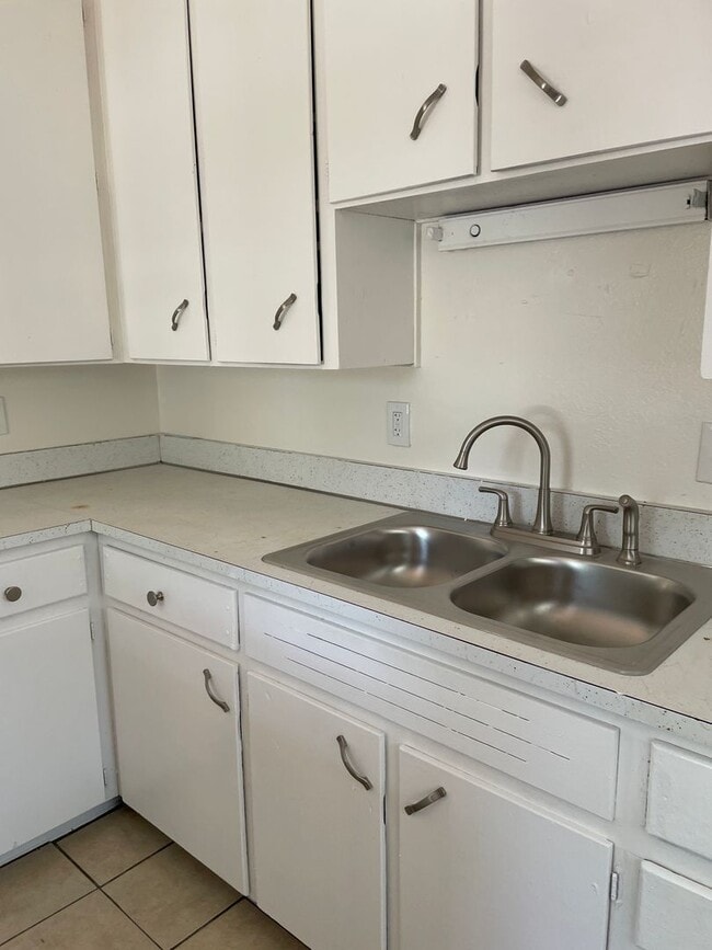 Photo - 703 E 3rd St Unit 703-A (203)