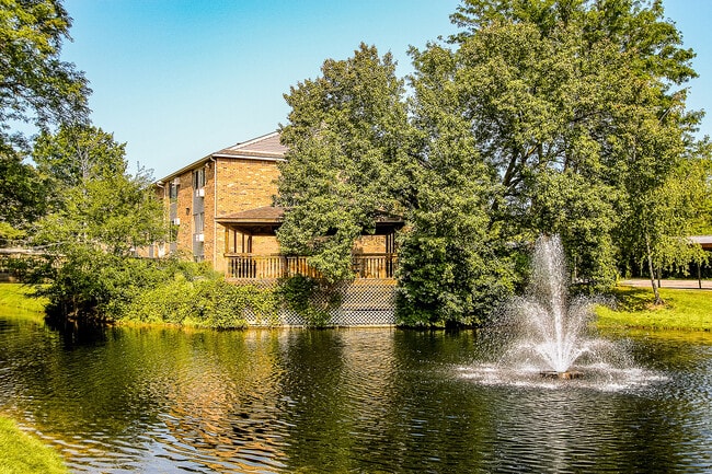 Ashton Lake Apartments