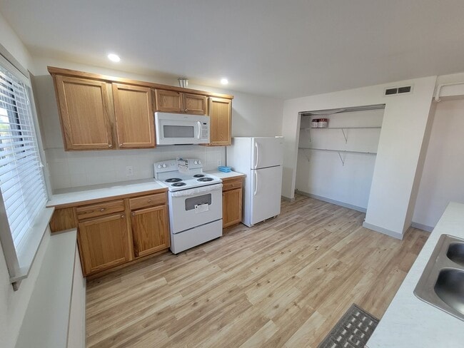 Photo - Spacious, Basement One Bedroom with Private Entry! Port Orchard - Available Now!