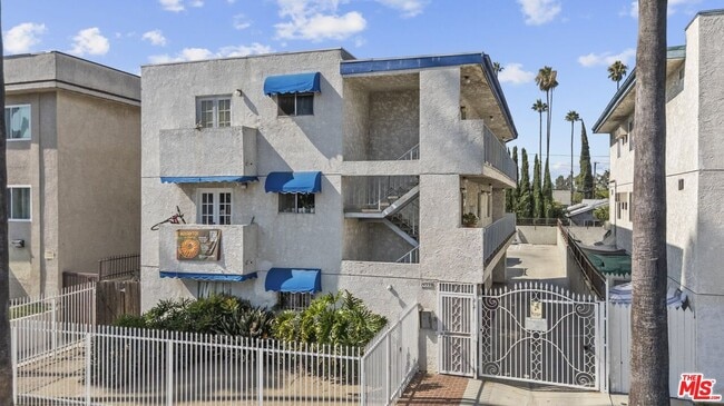 Building Photo - 14333 Haynes St Unit 5 Rental
