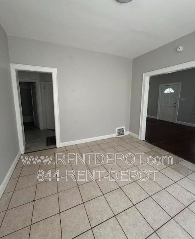 Photo - 416 E Riverside Dr