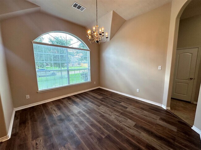 Photo - 2047 Lulach Ln