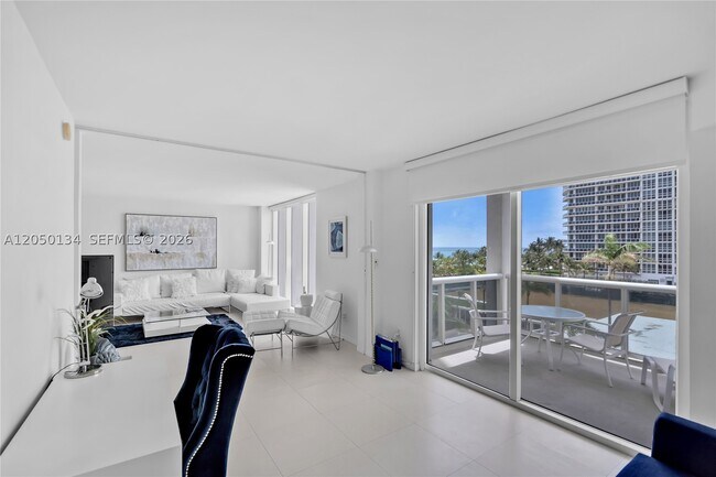 Building Photo - 10275 Collins Ave Unit 417