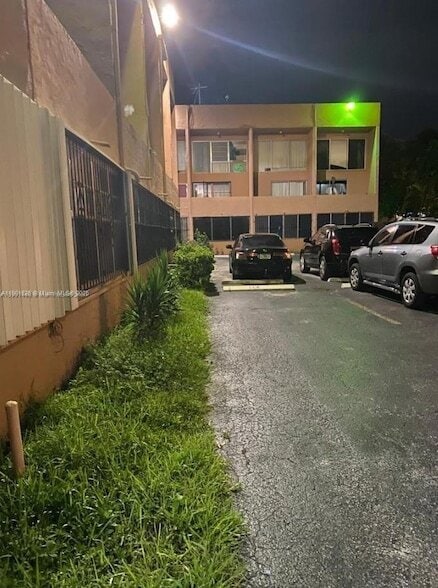 Photo - 1305 W 46th St Unit 112