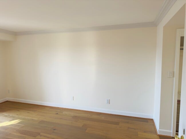 Photo - 1080 Wisconsin Ave NW