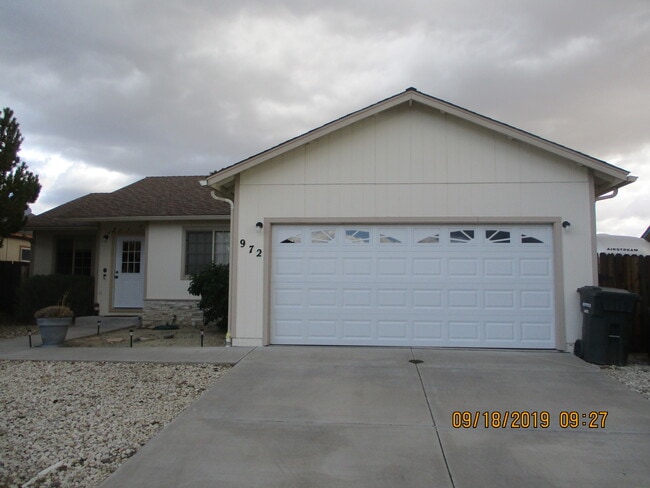 Building Photo - 972 Hillside Dr