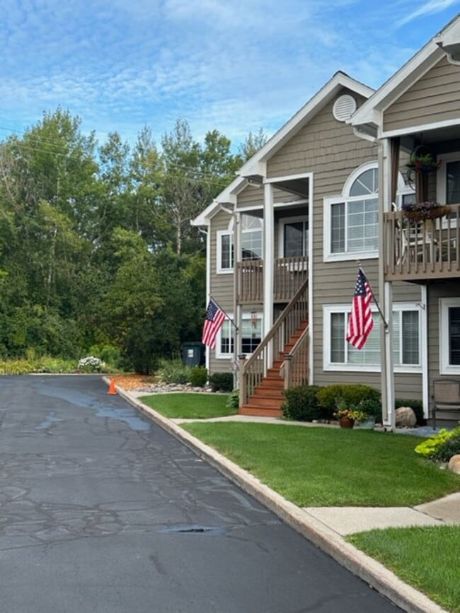 Building Photo - 2BR / 2BA Condo with Stunning Lake Views –...
