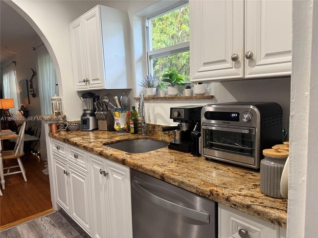 Building Photo - 1921 Jefferson St