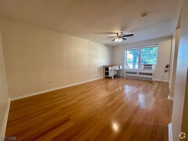 Building Photo - 6 Hillside Ave Unit 2H Rental