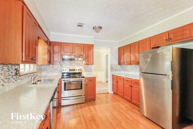 600 River Oak Loop