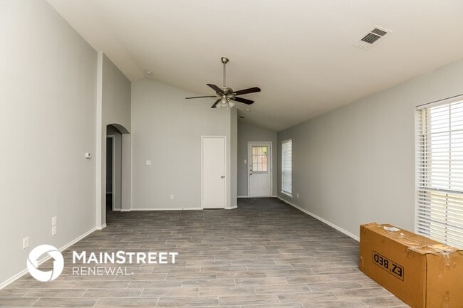 Photo - 1104 Maplewood Ln