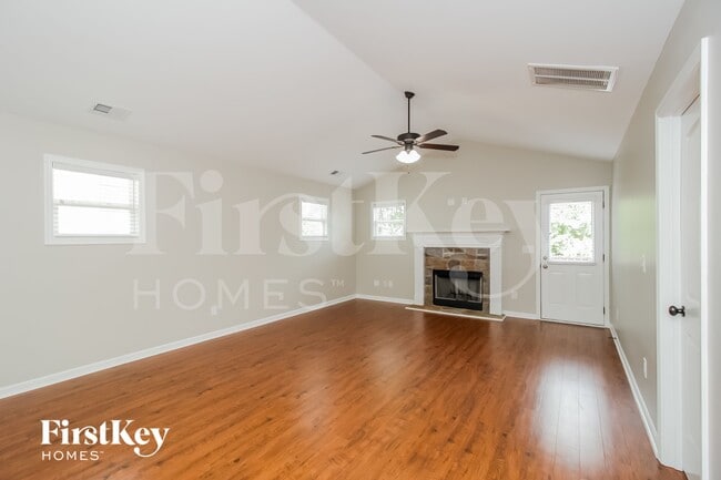 Photo - 20 Oakbrook Dr