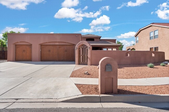 Building Photo - Rio Rancho Gem - Stunning 4-Bedroom Home –...
