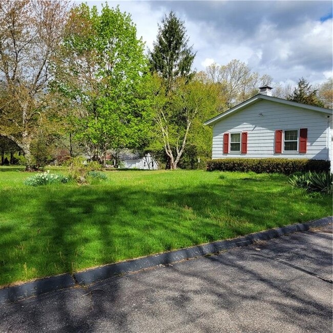 Photo - 301 Wolf Rock Rd