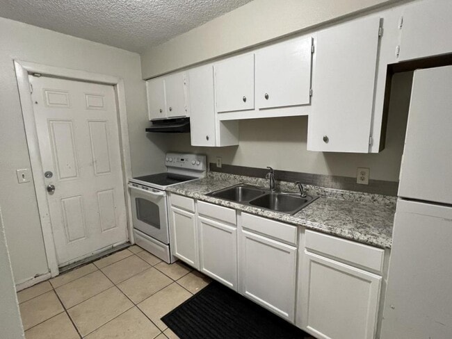 Photo - 1087 Old S Dr