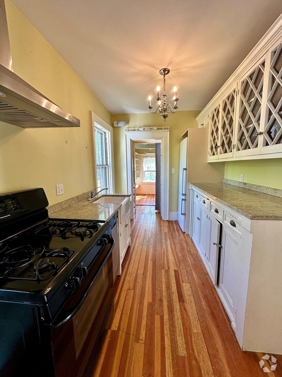 Building Photo - 984 Chestnut St Unit 2 Rental