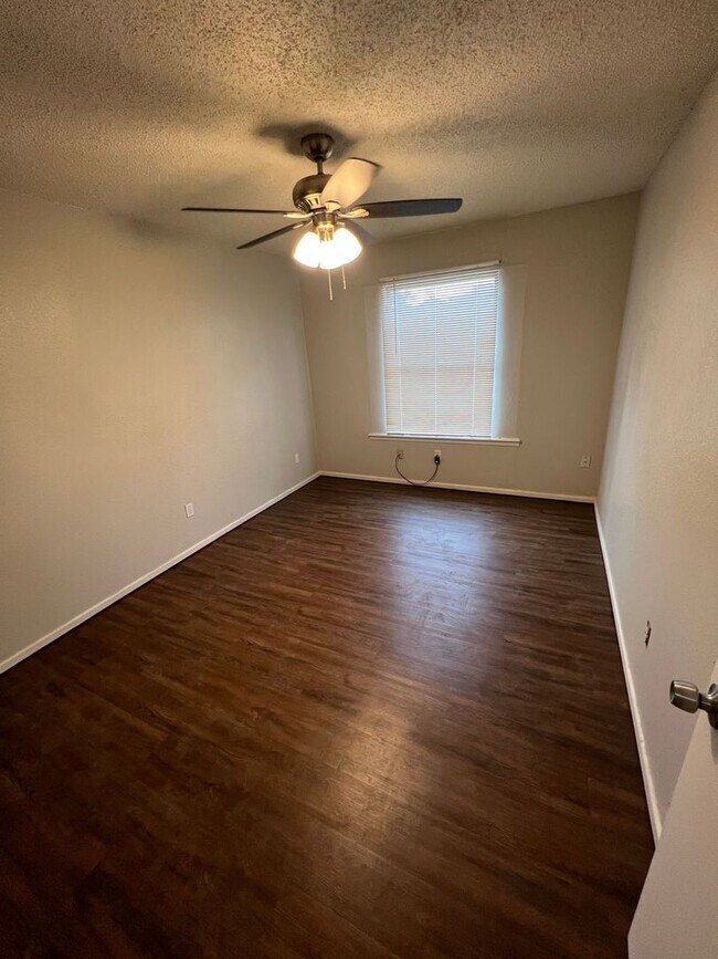 Photo - AVAILABLE NOW! 3/2/2