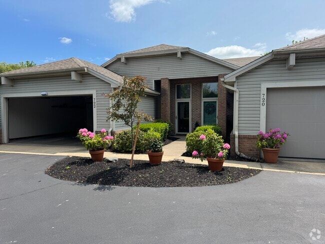 Building Photo - 722 Hilltop Ln Unit 722 Rental