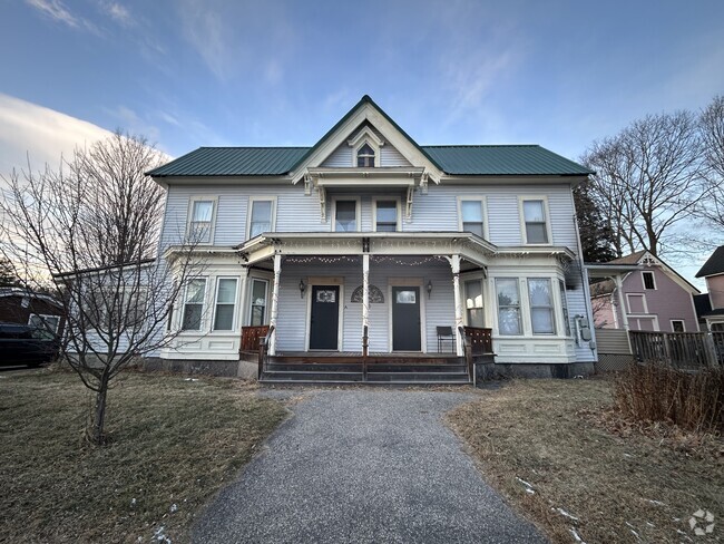 Building Photo - 23 Pleasant St Rental